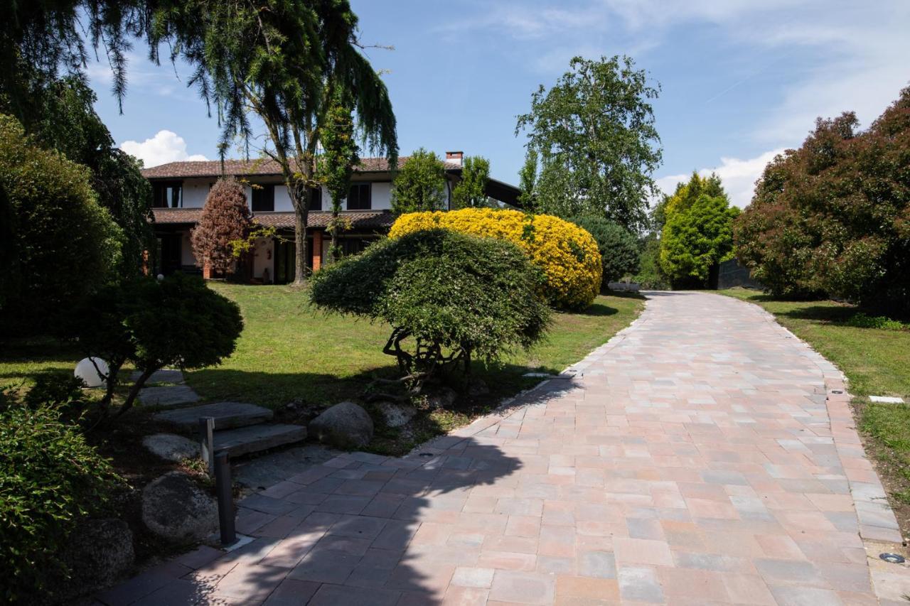 Villa De Alberti Vergiate Exterior photo